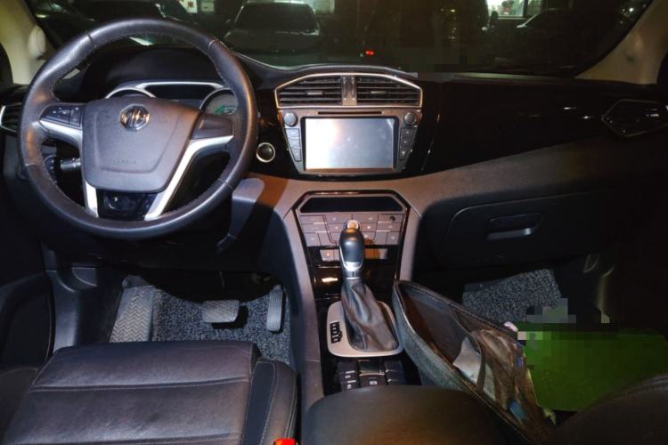 Used MG GS 2015 1.5TGI TST Luxury Edition Center Console