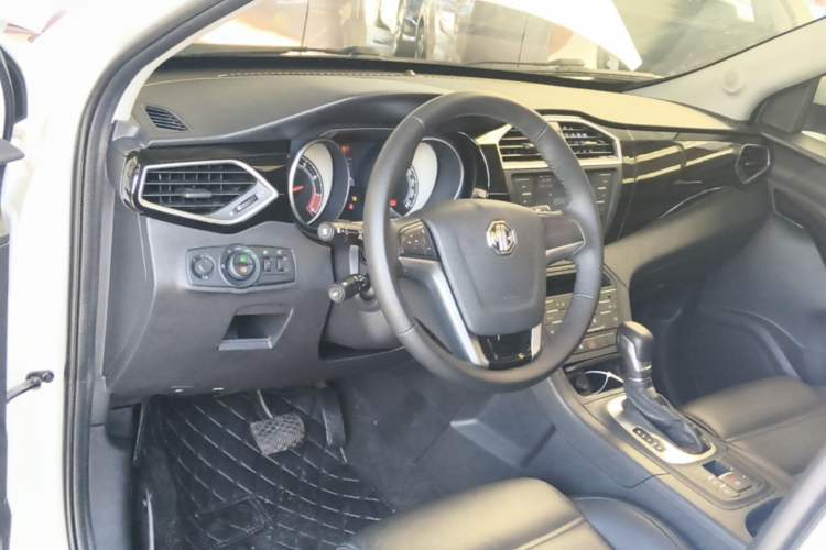 Used MG GS 2015 1.5TGI TST Luxury Edition Center Console