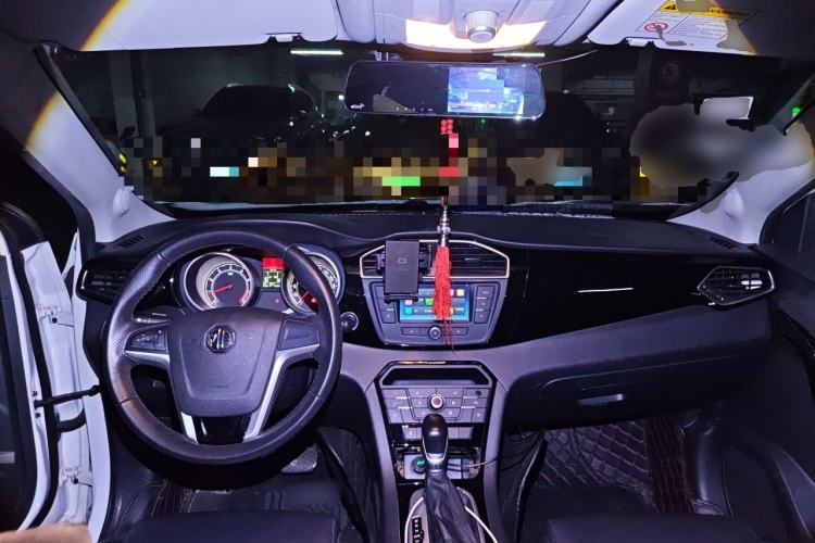 Used MG GS 2015 1.5TGI TST Luxury Edition Center Console