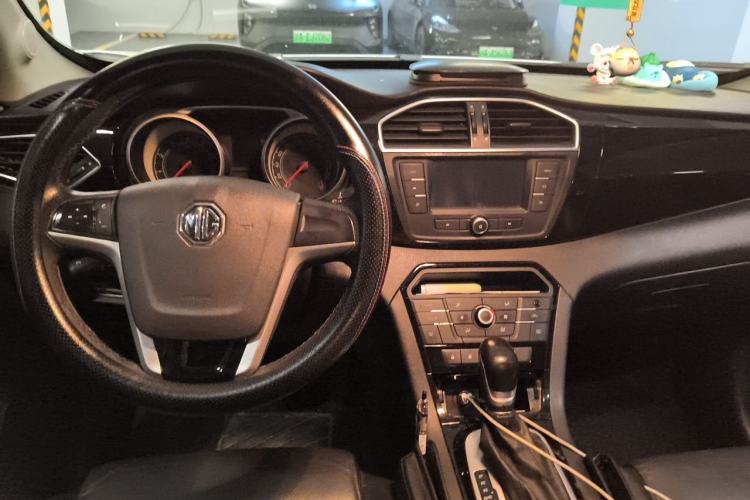 Used MG GS 2015 1.5TGI TST Luxury Edition Center Console