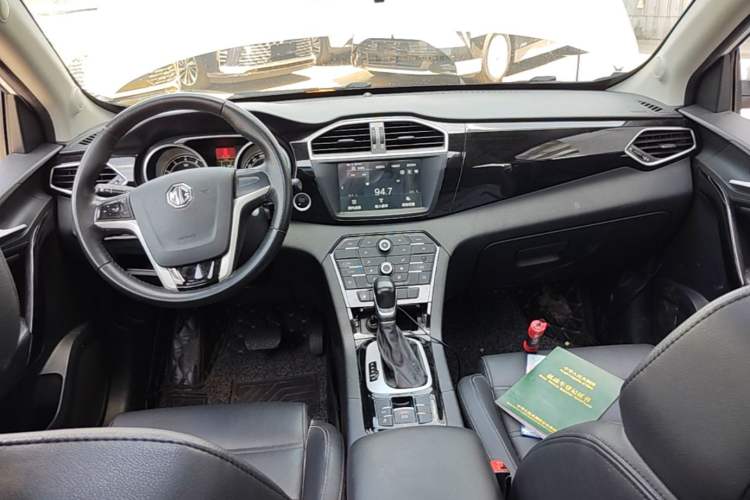 Used MG GS 2015 1.5TGI TST Luxury Edition Center Console