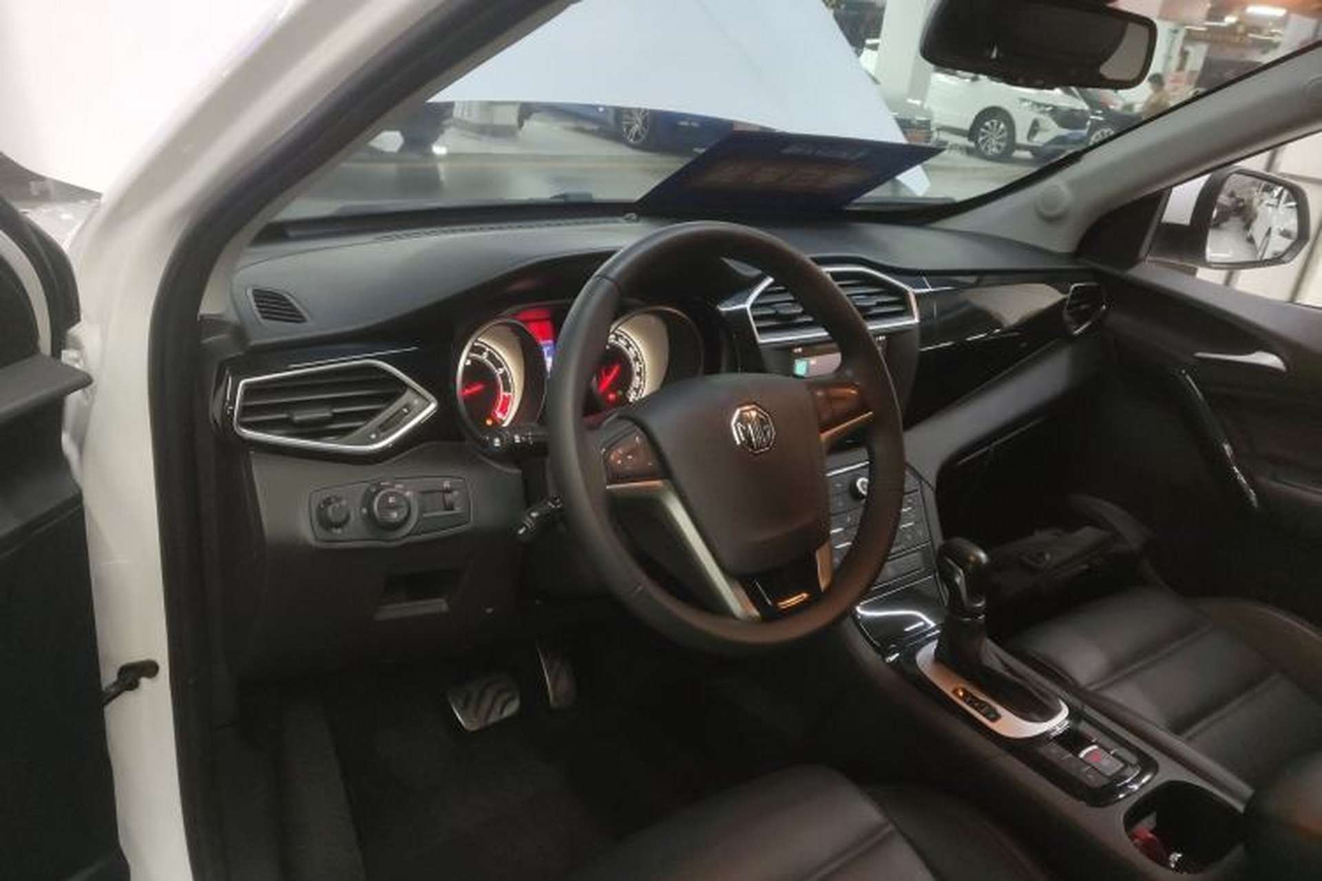 Used MG GS 2015 2.0TGI TST Four-Wheel Drive Flagship Edition Center Console