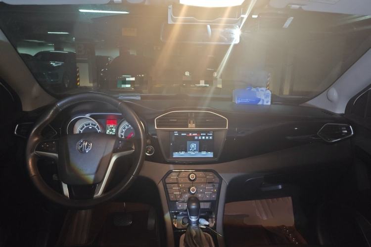 Used MG GS 2015 1.5TGI TST Luxury Edition Center Console