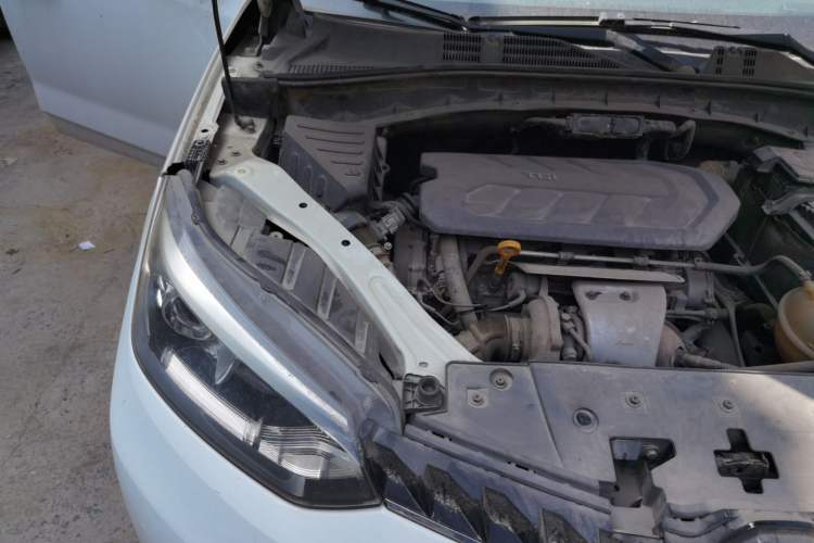 Used MG GS 2015 2.0TGI TST Luxury Edition Engine Bay Right