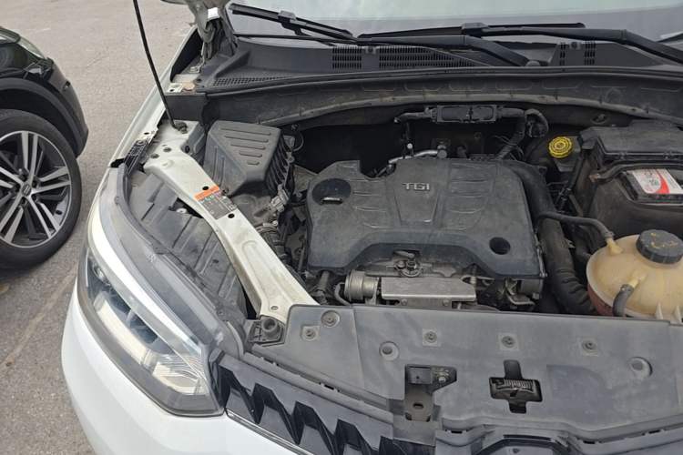 Used MG GS 2015 1.5TGI TST Luxury Edition Engine Bay Right