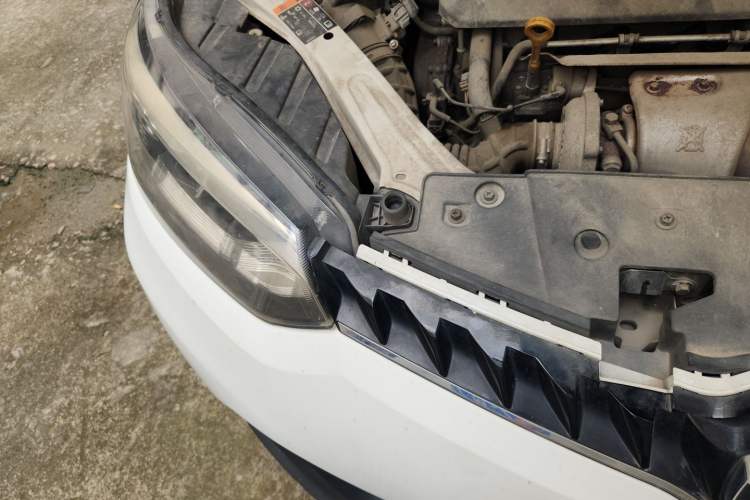 Used MG GS 2015 2.0TGI TST Luxury Edition Engine Bay Right