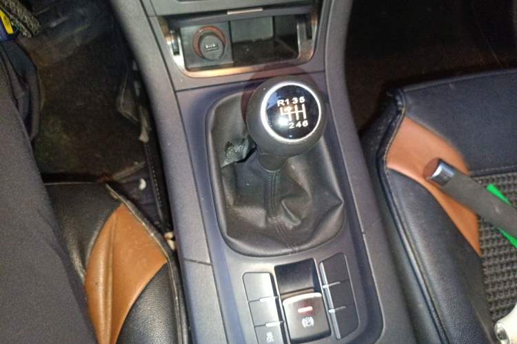 Used MG GS 2015 1.5TGI Manual Elite Edition Gear Lever