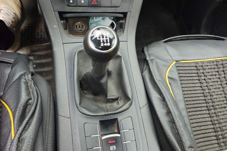 Used MG GS 2015 1.5TGI Manual Elite Edition Gear Lever