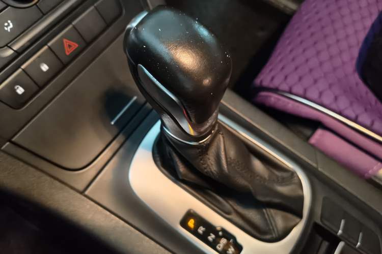 Used MG GS 2015 2.0TGI TST Luxury Edition Gear Lever
