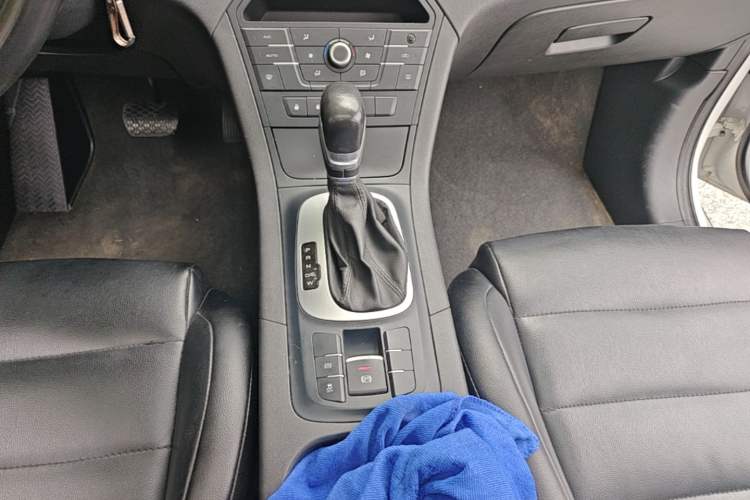 Used MG GS 2015 1.5TGI TST Elite Edition Gear Lever