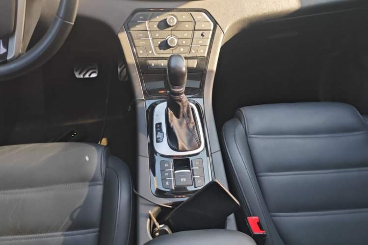 Used MG GS 2015 2.0TGI TST Four-Wheel Drive Flagship Edition Gear Lever