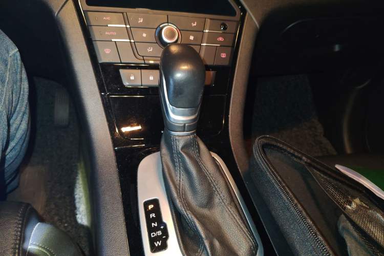 Used MG GS 2015 1.5TGI TST Luxury Edition Gear Lever
