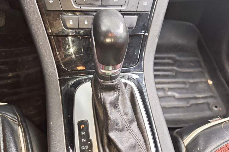 Used MG GS 2015 1.5TGI TST Luxury Edition Gear Lever