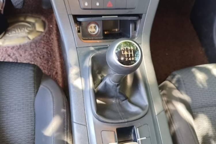 Used MG GS 2015 1.5TGI Manual Elite Edition Gear Lever