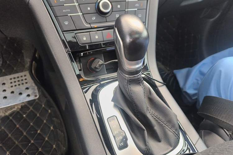 Used MG GS 2015 2.0TGI TST Luxury Edition Gear Lever