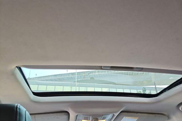 Used MG GS 2015 1.5TGI TST Luxury Edition Headliner