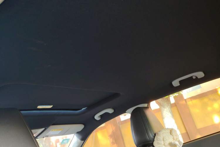 Used MG GS 2015 2.0TGI TST Luxury Edition Headliner
