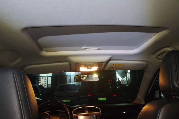 Used MG GS 2015 1.5TGI TST Luxury Edition Headliner