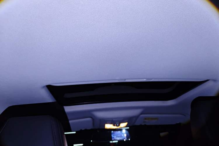 Used MG GS 2015 1.5TGI TST Luxury Edition Headliner