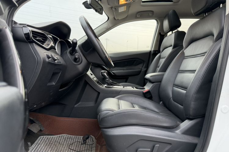 Used MG GS 2015 1.5TGI TST Luxury Edition Interior 4