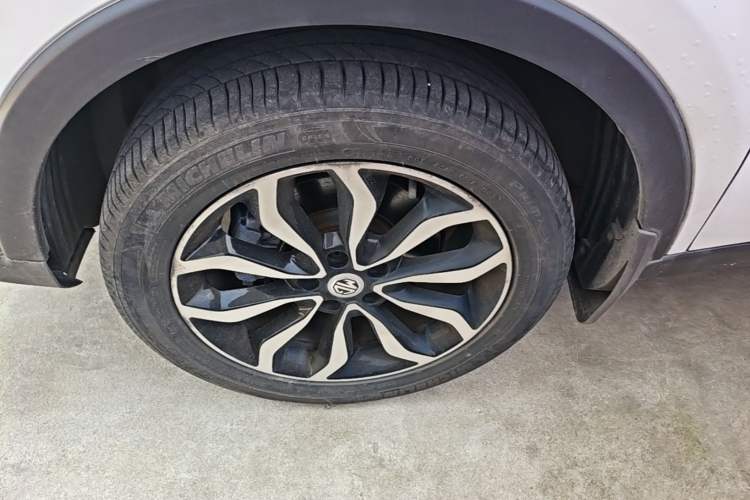 Used MG GS 2015 1.5TGI TST Luxury Edition Left Front Wheel Hub