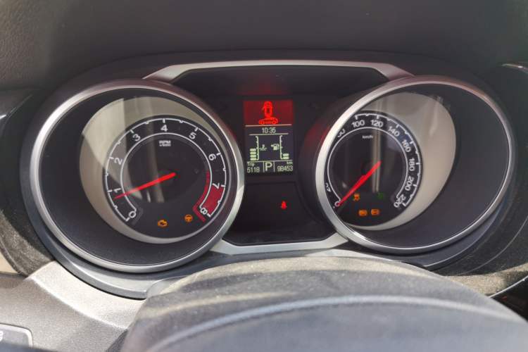 Used MG GS 2015 2.0TGI TST Luxury Edition Odometer Close Up