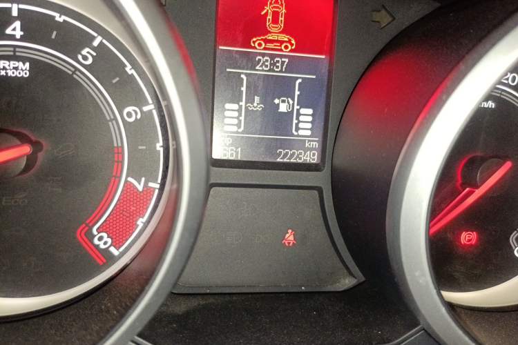 Used MG GS 2015 1.5TGI Manual Elite Edition Odometer Close Up
