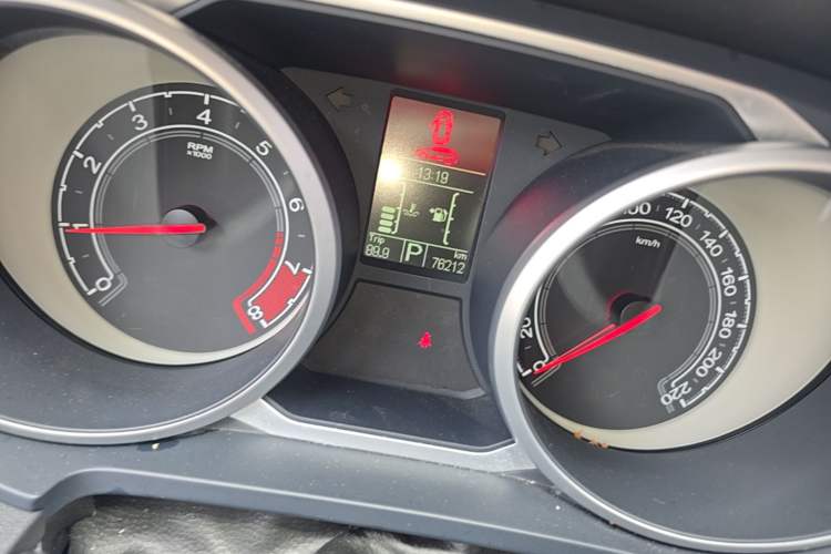 Used MG GS 2015 1.5TGI TST Luxury Edition Odometer Close Up