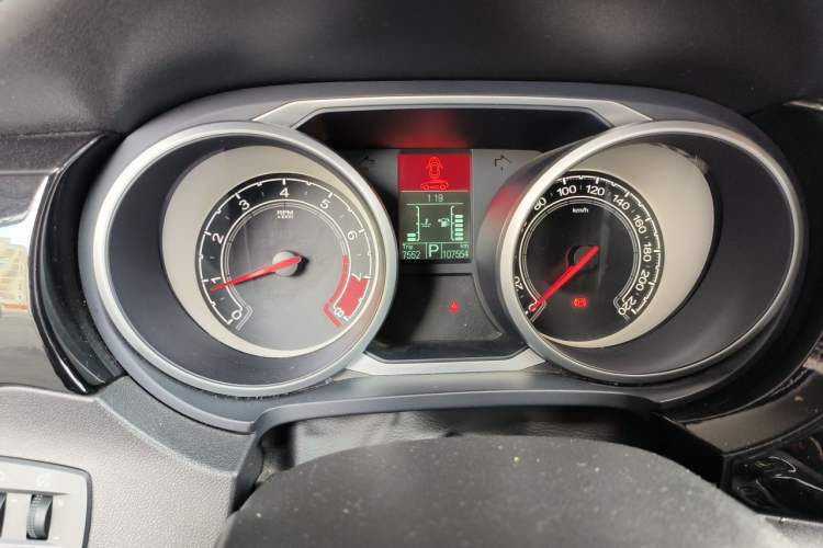 Used MG GS 2015 1.5TGI TST Luxury Edition Odometer Close Up