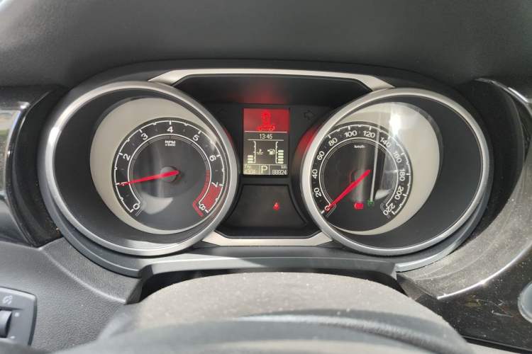 Used MG GS 2015 1.5TGI TST Luxury Edition Odometer Close Up