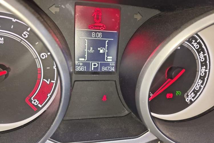 Used MG GS 2015 1.5TGI TST Luxury Edition Odometer Close Up