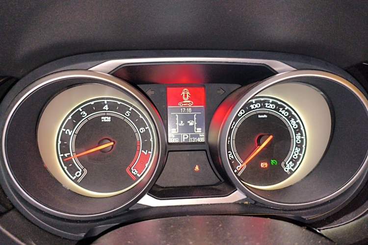 Used MG GS 2015 1.5TGI TST Luxury Edition Odometer Close Up