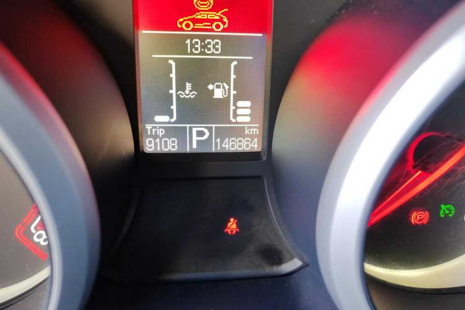 Used MG GS 2015 1.5TGI TST Luxury Edition Odometer Close Up