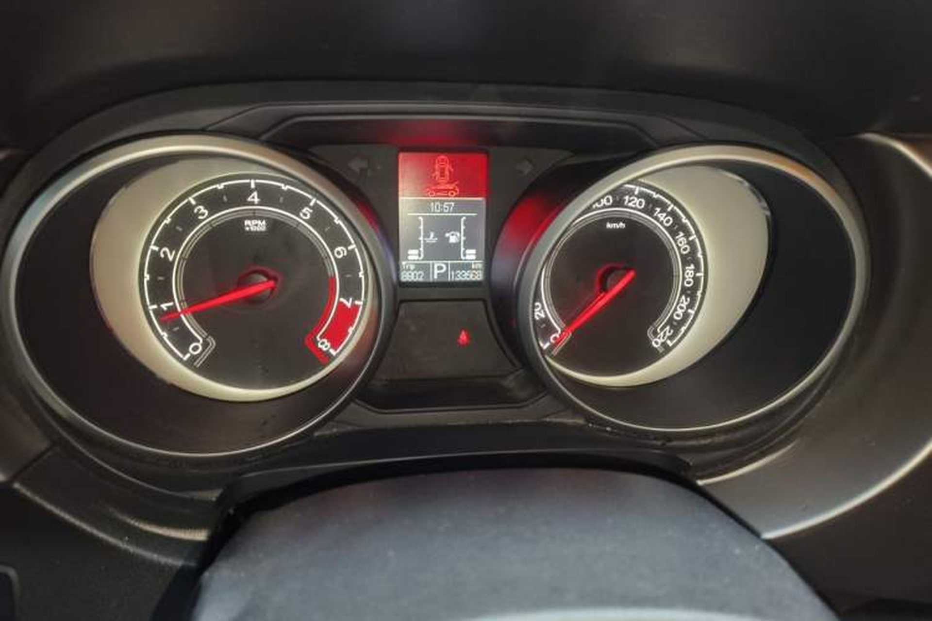 Used MG GS 2015 1.5TGI TST Elite Edition Odometer Close Up