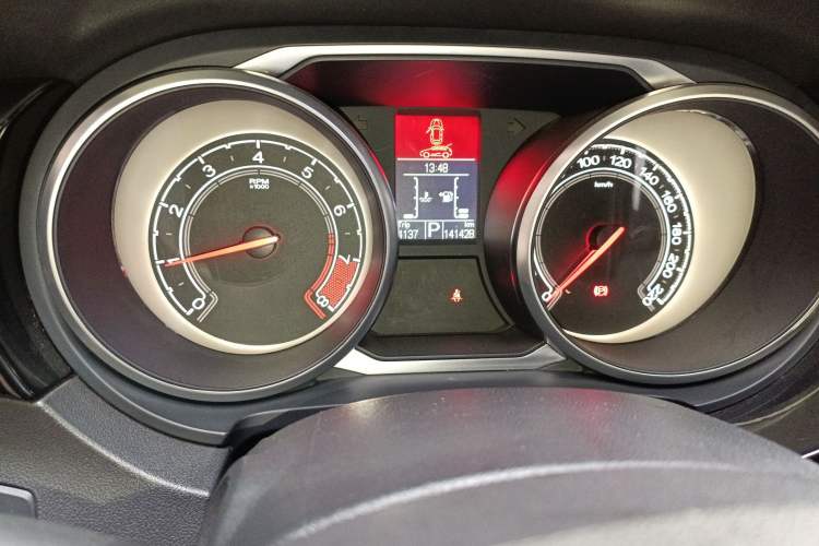 Used MG GS 2015 1.5TGI TST Luxury Edition Odometer Close Up
