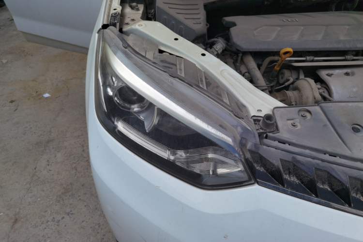 Used MG GS 2015 2.0TGI TST Luxury Edition Right Front Headlight