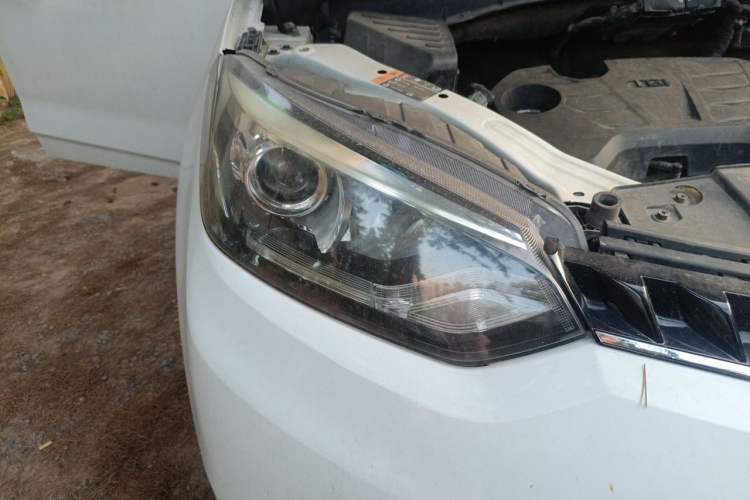 Used MG GS 2015 1.5TGI Manual Elite Edition Right Front Headlight