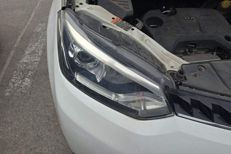 Used MG GS 2015 1.5TGI TST Luxury Edition Right Front Headlight