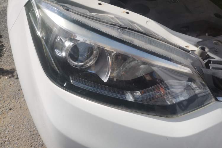 Used MG GS 2015 1.5TGI TST Elite Edition Right Front Headlight