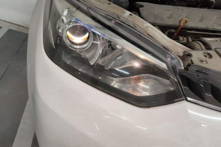 Used MG GS 2015 2.0TGI TST Luxury Edition Right Front Headlight