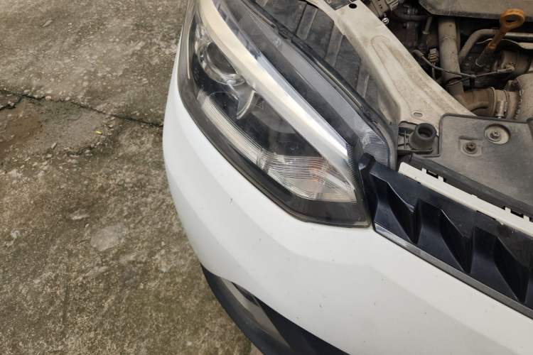 Used MG GS 2015 2.0TGI TST Luxury Edition Right Front Headlight