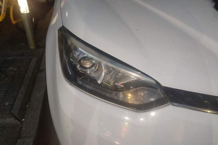 Used MG GS 2015 1.5TGI TST Elite Edition Right Front Headlight
