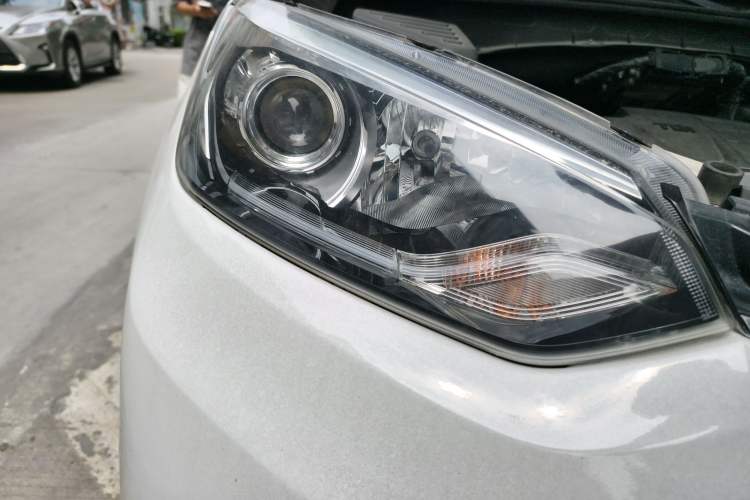 Used MG GS 2015 1.5TGI TST Luxury Edition Right Front Headlight