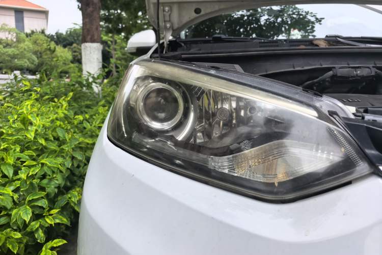 Used MG GS 2015 1.5TGI TST Elite Edition Right Front Headlight