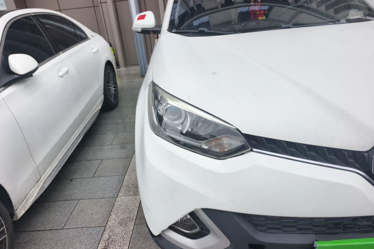 Used MG GS 2015 1.5TGI Manual Elite Edition Right Front Headlight
