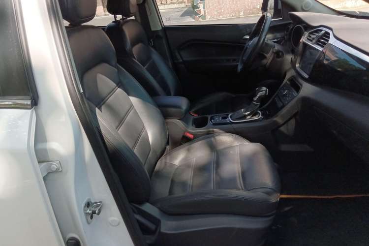 Used MG GS 2015 1.5TGI TST Luxury Edition Right Front Seat