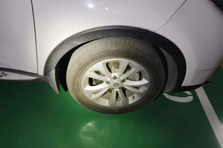 Used MG GS 2015 1.5TGI TST Elite Edition Right Front Wheel Hub