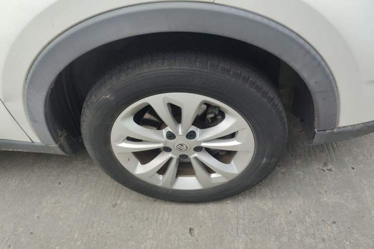 Used MG GS 2015 1.5TGI TST Elite Edition Right Front Wheel Hub