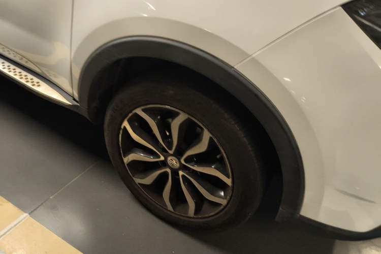 Used MG GS 2015 1.5TGI TST Luxury Edition Right Front Wheel Hub