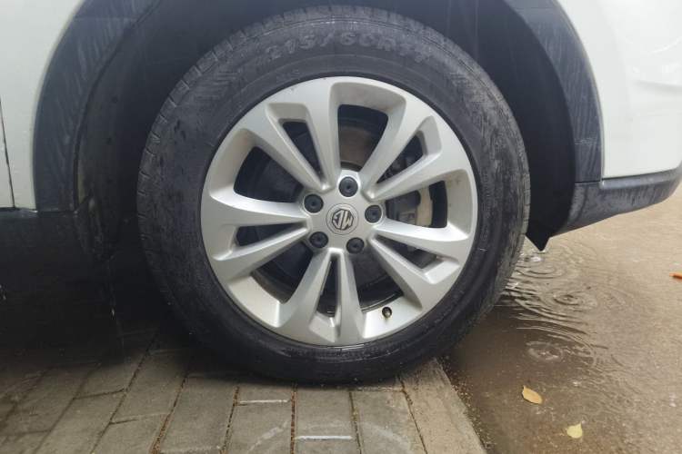 Used MG GS 2015 1.5TGI TST Elite Edition Right Front Wheel Hub